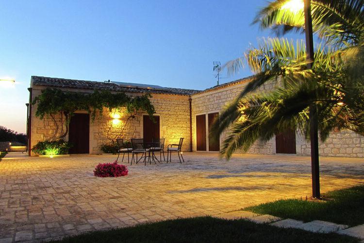 Pensjonat Casa Al Castello Ragusa Zewnętrze zdjęcie